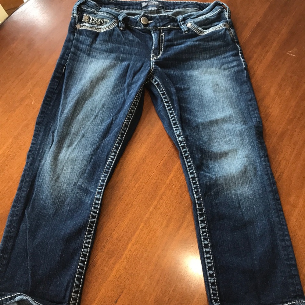 Silver lightly distressed Capri jeans W33